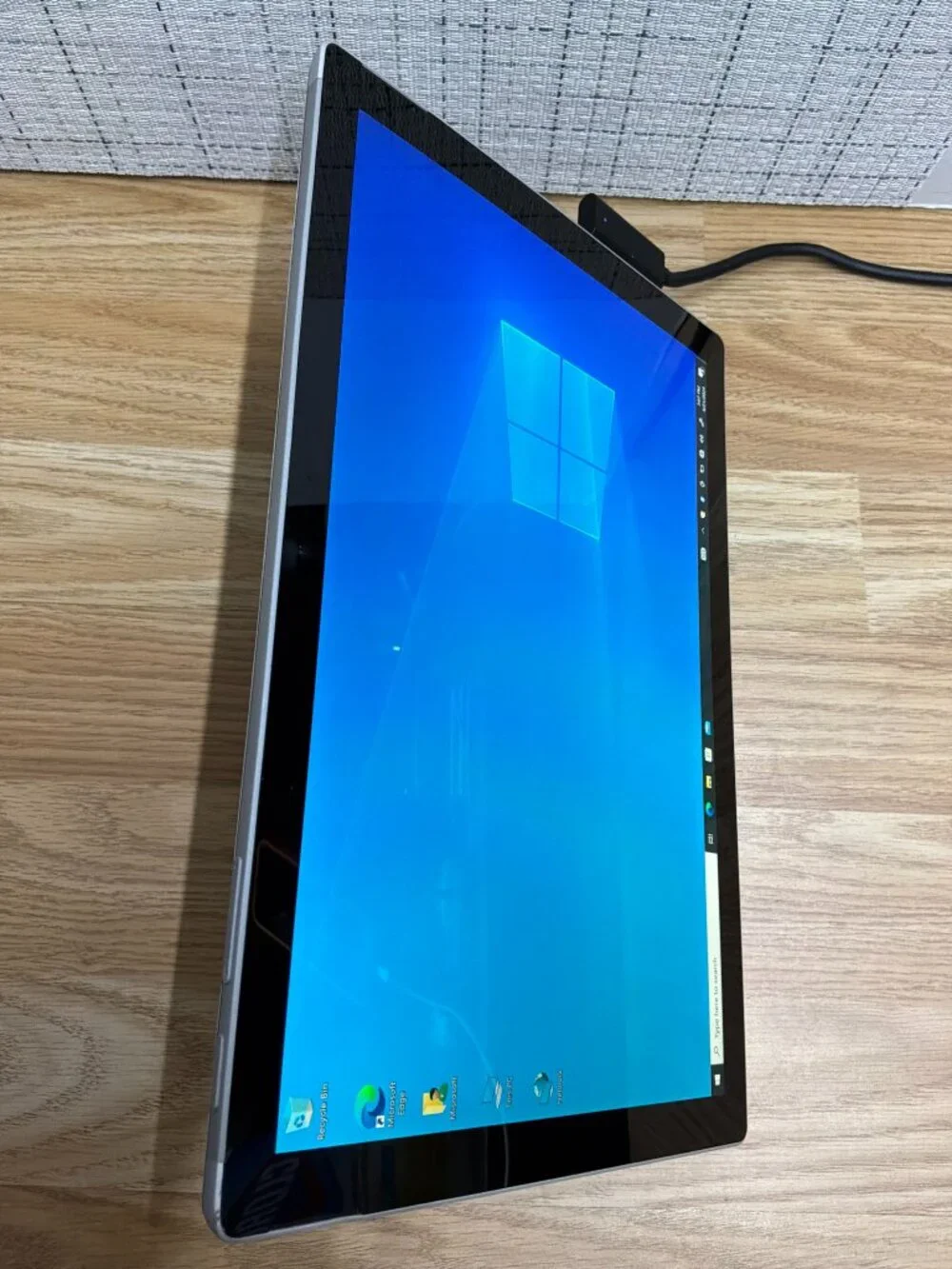 Microsoft Surface Pro 5 i5-7300U 8GB RAM 128GB SSD 12.3
